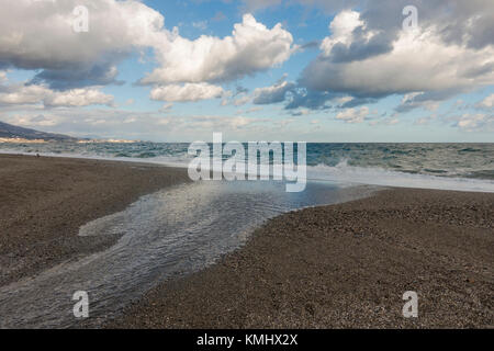 Bocca di fiume e di mare mediterraneo, seascape, Spagna Foto Stock