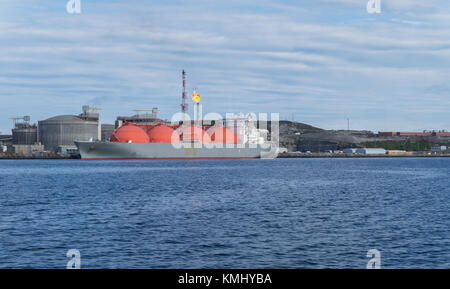 Impianto su Melkoya in cui gas naturale viene convertito in gas liquefatto, Hammerfest, Norvegia Foto Stock