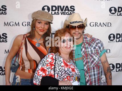 23 Maggio 2002 RTSlopcomb / MediaPunch AJ McLean con fidanzata e mamma Denise 'VH1 Divas Las Vegas' MGM Grand Hotel & Casino Las Vegas, Nevada © MediaPunch Foto Stock