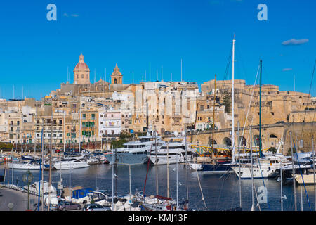 Malta, 6 dicembre 2017. Il Grand Harbour Marina e il birgu quartiere di La Valletta, la capitale di Malta. Michael tubi / alamy live news. Foto Stock