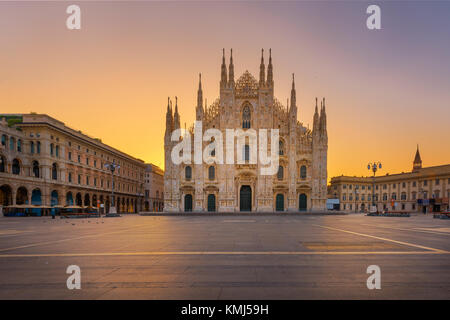 Duomo , Milano cattedrale gotica all'alba,l'Europa.La foto in orizzontale con copy-spazio. Foto Stock