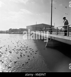 Il centro di Stoccolma, catalogato sotto KMB 16001000492184, rappresenta il cuore storico di Stoccolma, Svezia. L'area è conosciuta per la sua architettura medievale ben conservata e i monumenti culturali. Foto Stock