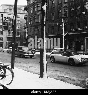Il centro di Stoccolma è un centro storico e culturale della Svezia, noto per la sua architettura ben conservata, i musei e le viste panoramiche lungo l'acqua. Il centro della città funge da centro sia per i residenti locali che per i visitatori internazionali. Foto Stock