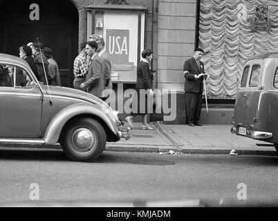 Un'immagine del centro di Stoccolma, catalogata con il numero KMB 16001000510824, che mostra il paesaggio urbano e le caratteristiche architettoniche della capitale svedese. Foto Stock