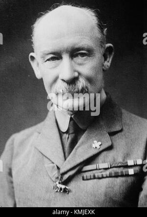 Un ritratto del generale Baden-Powell, catturato dal Bain News Service, che mostra il leader militare e fondatore dei Boy Scouts. Questa fotografia rappresenta una figura significativa nella storia dell'inizio del XX secolo. Foto Stock
