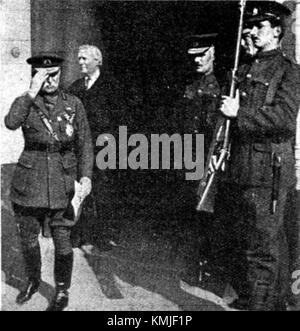Questa fotografia storica cattura francese e Asquith presso il quartier generale britannico nel 1915 durante la prima guerra mondiale, fornendo uno sguardo sulla leadership del tempo. Foto Stock