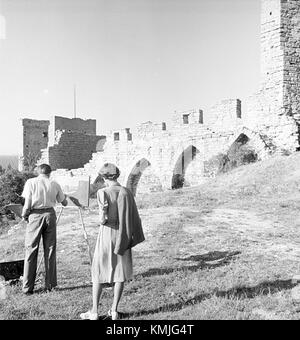 Il muro dell'anello di Visby, una fortificazione storica in Svezia, parte della città di Visby sull'isola di Gotland. Risale all'epoca medievale ed è conosciuta per la sua conservazione e il suo significato come sito patrimonio dell'umanità dell'UNESCO. Foto Stock