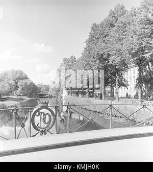 Uppsala, una città nella Svezia orientale, è conosciuta per la sua prestigiosa Università di Uppsala, fondata nel 1477. La città vanta un'architettura storica, tra cui la Cattedrale di Uppsala, un capolavoro gotico risalente al XIII secolo. Uppsala è anche rinomata per i suoi giardini botanici e come centro per la cultura e la scienza svedesi. Foto Stock