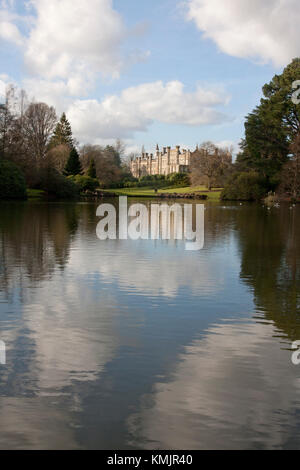 Sheffield Park House e Ten Foot Pond, Uckfield, East Sussex Foto Stock