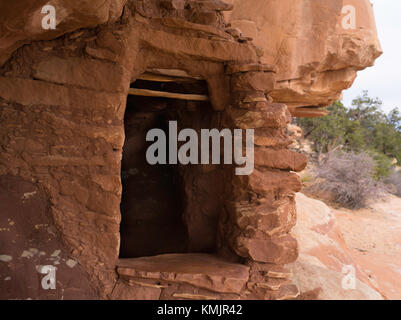 Immagine dell'hotel rock rovine, un sito anasazi sul texas piana, ad ovest del comb ridge e a nord della forcella del nord di mule canyon, la contea di San Juan, vicino Foto Stock