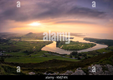 Un tramonto meraviglioso nella costa di Liencres, cantabria.SPAGNA Foto Stock