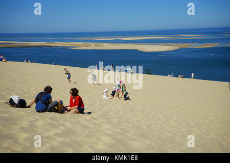 Persone relax sulle Dune du Pilat, Dipartimento Girone, Francia Foto Stock