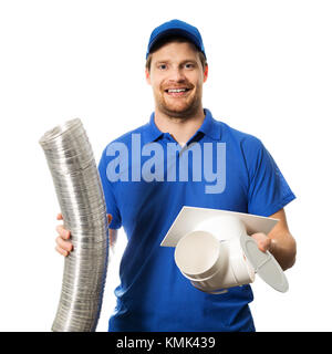 Lavoratore in uniforme blu con sistema di ventilazione apparecchiature in mani su bianco Foto Stock