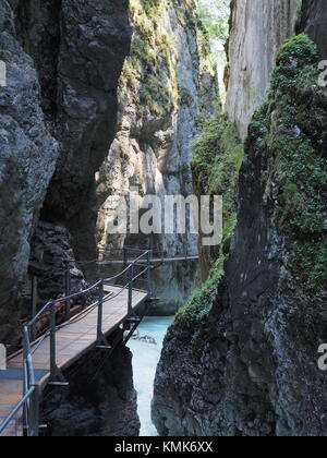 La passerella in Lautasch Gorge, Germania Foto Stock