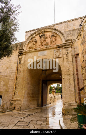 Gate di Mdina, Malta, costruita nel 1724 da Charles François de Mondion Foto Stock