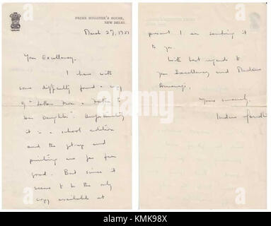 Una lettera di Indira Gandhi, il primo ministro indiano, all'ambasciatore siriano a nuova Delhi, Najib al-Armanazi, nel 1951. Questa lettera rappresenta la corrispondenza diplomatica tra India e Siria durante il primo periodo post-indipendenza. Foto Stock