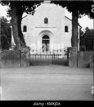 La chiesa di Virestads, situata in Svezia, è documentata negli archivi del KMB. Questa chiesa rappresenta un esempio significativo di architettura religiosa svedese di importanza storica e culturale. Foto Stock