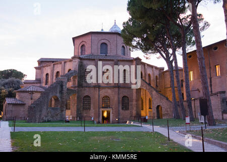 Famosa Basilica di San Vitale, esempi di paleocristiano di arte bizantina in Europa occidentale, a Ravenna nella regione Emilia Romagna, Italia Foto Stock