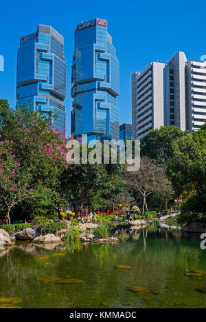 Vista da Hong Kong Park con Lippo edificio e Hong Kong High Court di Hong Kong Foto Stock