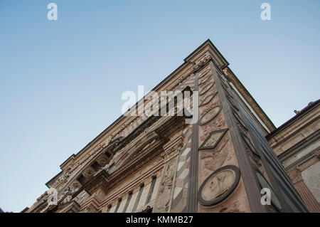 In prospettiva la foto il duomo di Bergamo, architettura Lombardia Foto Stock