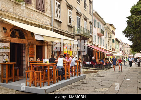 PULA, CROAZIA - 1 SETTEMBRE 2017: Il paesaggio urbano a Pola; la strada pedonale a Pola; la più grande città dell'Istria; la Croazia e la destinazione turistica popolare Foto Stock