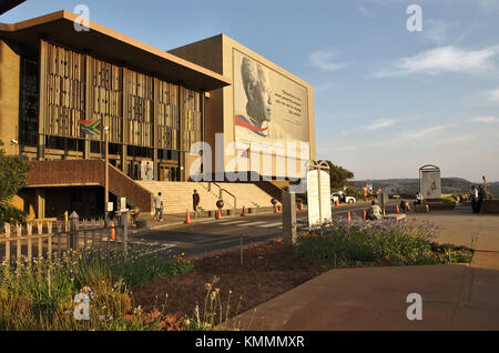 Pretoria, Sud Africa - 2017: entrata principale dell'Università del Sud Africa (UNISA), la più grande università del continente africano. Foto Stock