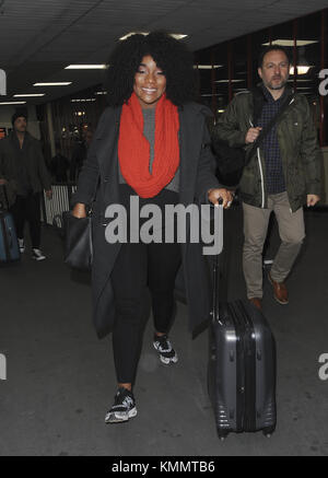 "Soap" Stars arriva alla stazione di Euston prima degli Inside TV Soap Awards con: Rachel Adedeji dove: Londra, Regno Unito quando: 06 Nov 2017 Credit: WENN.com Foto Stock