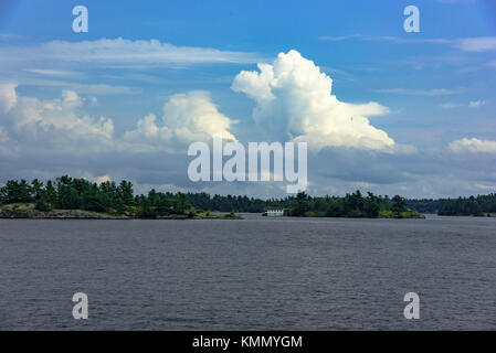 Thousand Islands National Park sul Fiume San Lorenzo; gli Stati Uniti e il Canada Foto Stock