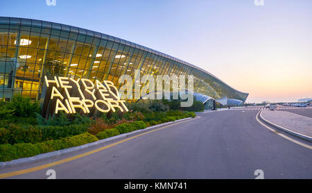 BINA, AZERBAIGIAN - Ottobre 9, 2017: vista panoramica sul terminale 1 dell'aeroporto internazionale Heydar Aliyev, il 9 ottobre in Bina Foto Stock