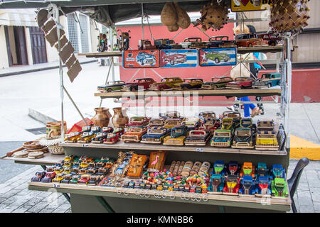 Pressione di stallo di souvenir a Cienfuegos, Cuba Foto Stock