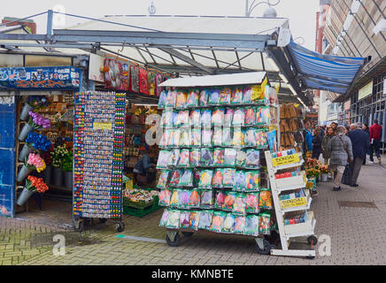 Bloemenmarkt (Mercato dei fiori di Amsterdam) fondata nel 1862 il mondo solo il mercato dei fiori galleggiante, Singel, Amsterdam, Olanda Foto Stock