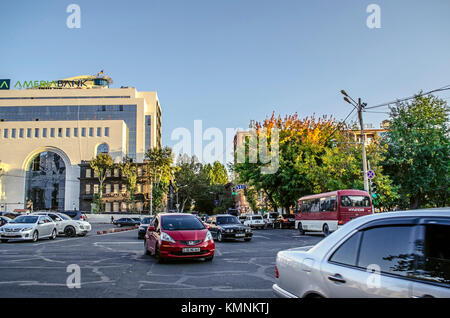 Yerevan,Armenia,13 Settembre,2017: Shahumyan square con un bivio sulla strada Khorenatsi in Yerevan, capitale dell'Armenia Foto Stock