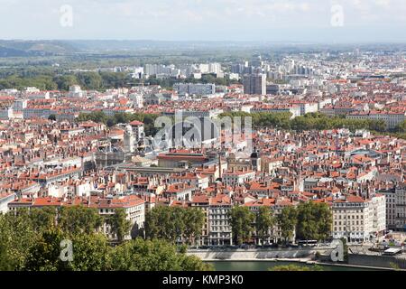 Vista della città di Lione dalla collina di Notre Dame de Fourviere, Francia Foto Stock