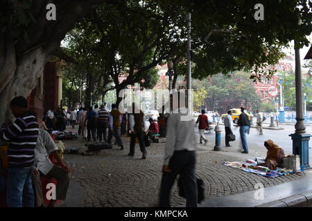 Kolkata, India, 8 dicembre 2017. Buco nero. Incredibile India. Varie attività appena circa la posizione esatta del foro nero sotto a Dalhousie tra GPO e Collectorate, Kolkata. Il buco nero di Calcutta era un piccolo carcere/dungeon in Fort William di Calcutta, in India, dove le truppe di Siraj ud-Daulah, il Nawab del Bengala, britannici detenuti i prigionieri di guerra dopo l'esercito bengalese catturato fort il 20 giugno 1756. La maggior parte della British Sergeants morì il giorno successivo. Una lapide in questo senso è mantenuta a GPO, Museo. Città della gioia. Credito: Rupa Ghosh/Alamy Live News. Foto Stock