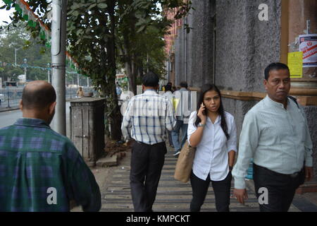 Kolkata, India, 8 dicembre 2017. Buco nero. Incredibile India. Varie attività appena circa la posizione esatta del foro nero sotto a Dalhousie tra GPO e Collectorate, Kolkata. Il buco nero di Calcutta era un piccolo carcere/dungeon in Fort William di Calcutta, in India, dove le truppe di Siraj ud-Daulah, il Nawab del Bengala, britannici detenuti i prigionieri di guerra dopo l'esercito bengalese catturato fort il 20 giugno 1756. La maggior parte della British Sergeants morì il giorno successivo. Una lapide in questo senso è mantenuta a GPO, Museo. Città della gioia. Credito: Rupa Ghosh/Alamy Live News. Foto Stock