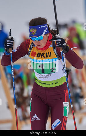 Lenzerheide, Svizzera. 8 dicembre 2017. VASNETCOVA Valeriia (RUS) durante la IBU Biathlon Cup Mixed Relay a Lenzerheide. Credito: Cronos/Alamy Live News Foto Stock