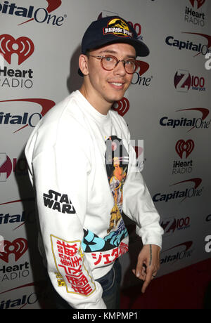 New York, New York, Stati Uniti. 8 dicembre 2017. Il rapper LOGIC partecipa al tappeto rosso Jingle Ball 2017 degli Z100 tenutosi al Madison Square Garden. Crediti: Nancy Kaszerman/ZUMA Wire/Alamy Live News Foto Stock