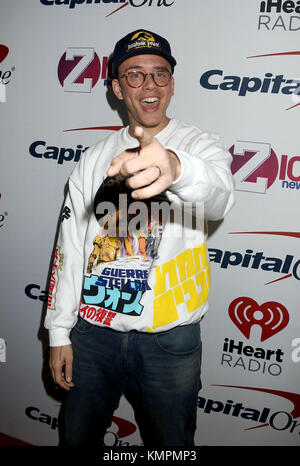 New York, New York, Stati Uniti. 8 dicembre 2017. Il rapper LOGIC partecipa al tappeto rosso Jingle Ball 2017 degli Z100 tenutosi al Madison Square Garden. Crediti: Nancy Kaszerman/ZUMA Wire/Alamy Live News Foto Stock