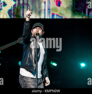 Las Vegas, Nevada, Stati Uniti. 8th dicembre 2017. COPERTURA ***HOUSE*** Cole Swindell si esibisce al Chelsea presso il Cosmopolitan di Las Vegas, NV, l'8 dicembre 2017. Credit: Erik Kabik Photography/Media Punch/Alamy Live News Foto Stock