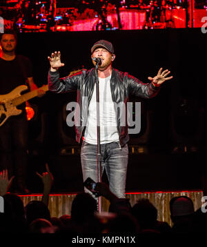 Las Vegas, Nevada, Stati Uniti. 8th dicembre 2017. COPERTURA ***HOUSE*** Cole Swindell si esibisce al Chelsea presso il Cosmopolitan di Las Vegas, NV, l'8 dicembre 2017. Credit: Erik Kabik Photography/Media Punch/Alamy Live News Foto Stock