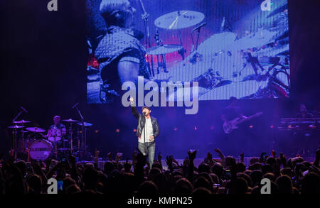 Las Vegas, Nevada, Stati Uniti. 8th dicembre 2017. COPERTURA ***HOUSE*** Cole Swindell si esibisce al Chelsea presso il Cosmopolitan di Las Vegas, NV, l'8 dicembre 2017. Credit: Erik Kabik Photography/Media Punch/Alamy Live News Foto Stock