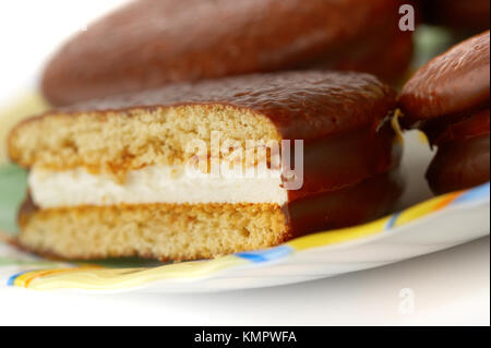 Farina di cioccolato prodotti con una crema... Foto Stock