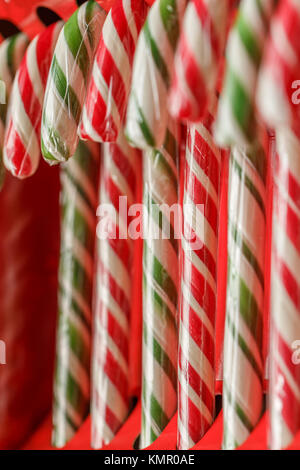 Candy cane. natale dolcezza. closeup. solido caramello festosa. Foto Stock