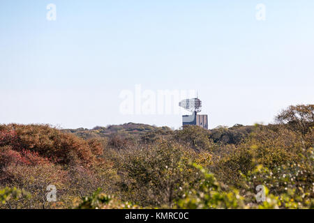 Vecchia Torre del radar si trova a camp hero a Montauk, NY Foto Stock