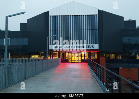 L'ingresso alla riga Motor Museum in Riga, Lettonia. L'attrazione turistica ha una collezione di epoca sovietica vetture dal Cremlino. Foto Stock