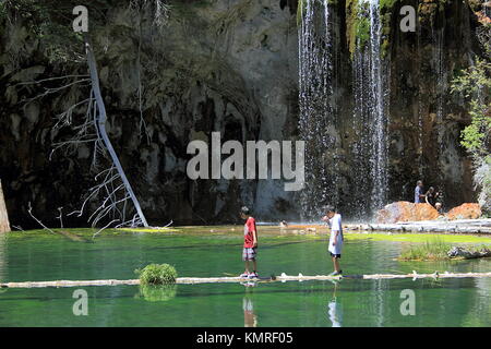 Appendere il lago in Glenwood Canyon, Colorado, STATI UNITI D'AMERICA Foto Stock