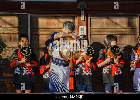 Kyoto, NOV 23: bambino speciale tradizionale evento musicale il Nov 23, 2017 a Bishamondo, Kyoto, Giappone Foto Stock