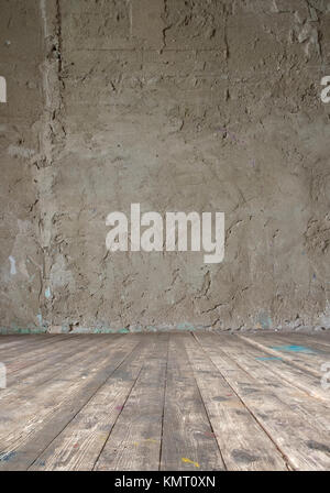 Luminose vintage studio interno con pavimento in legno e materie parete in calcestruzzo Foto Stock