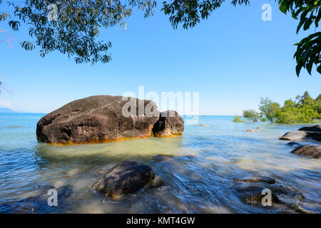 Paesaggistica costa a Yarrabah, Aborigeni Shire, vicino a Cairns, estremo Nord Queensland, FNQ, QLD, Australia Foto Stock