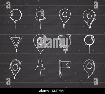 Mappa dei puntatori disegnati a mano set sketch, perni di navigazione doodle illstration vettore sulla lavagna sfondo. Illustrazione Vettoriale
